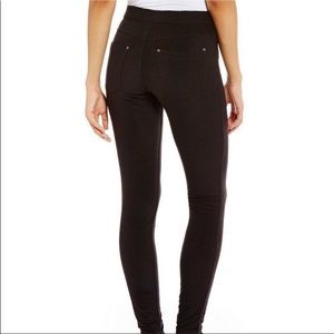 HUE | Pants \u0026 Jumpsuits | Hue Leggings 